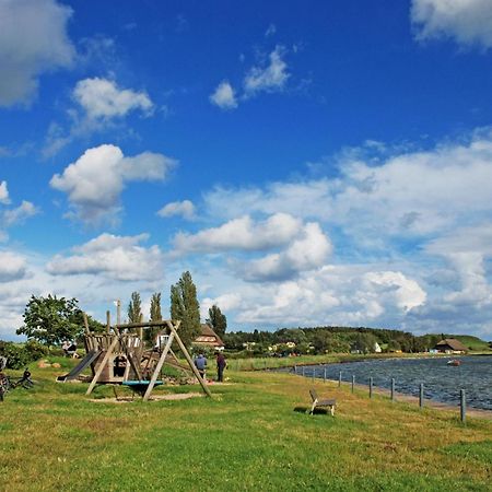 Ferienwohnungen Im Haus Am Deich Middelhagen Bagian luar foto