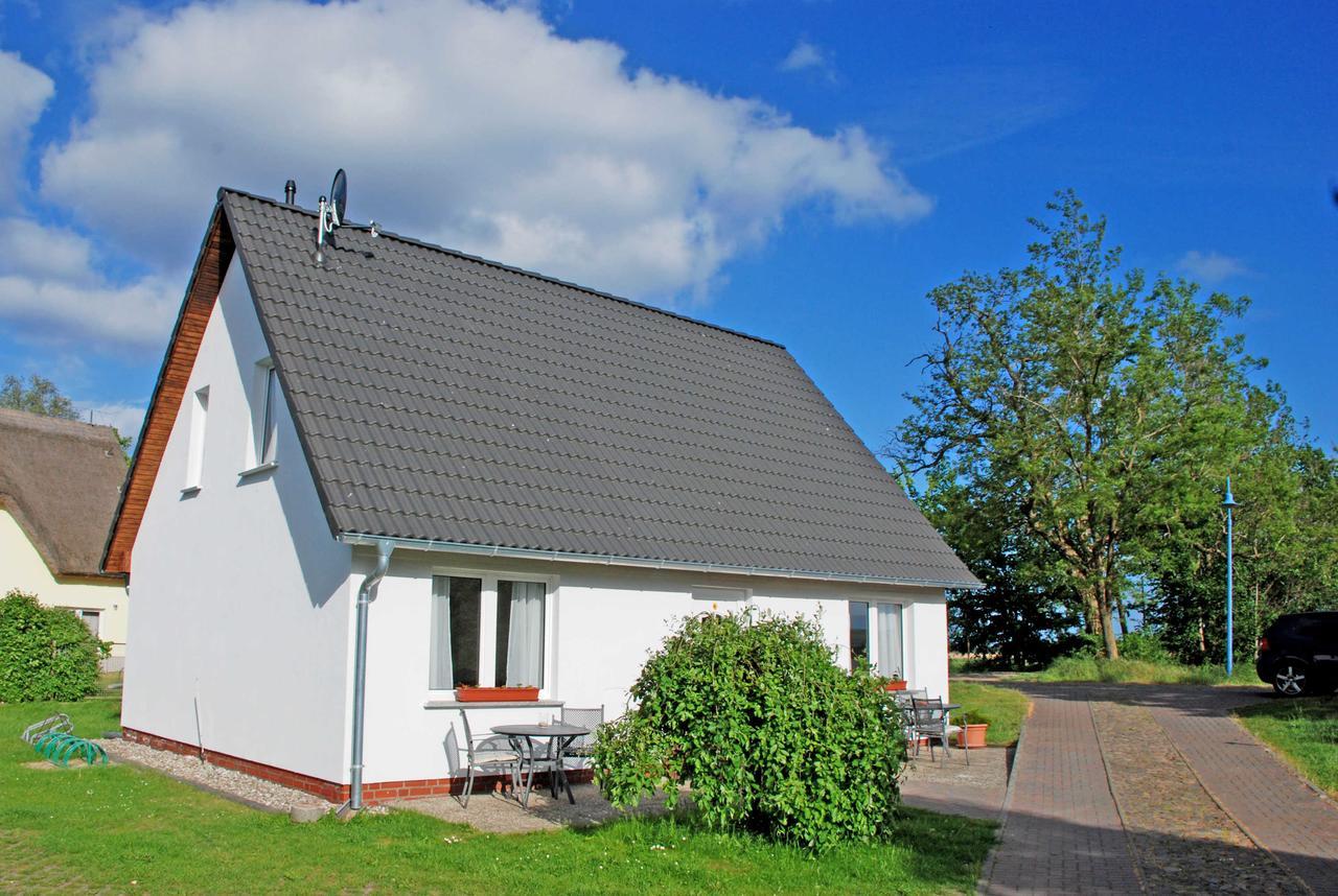 Ferienwohnungen Im Haus Am Deich Middelhagen Bagian luar foto